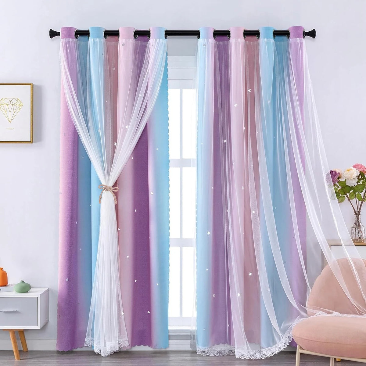 rideaux violet rose bleu clair étoiles rayures horizontales transparents anneaux métalliques moderne chambre fenêtre