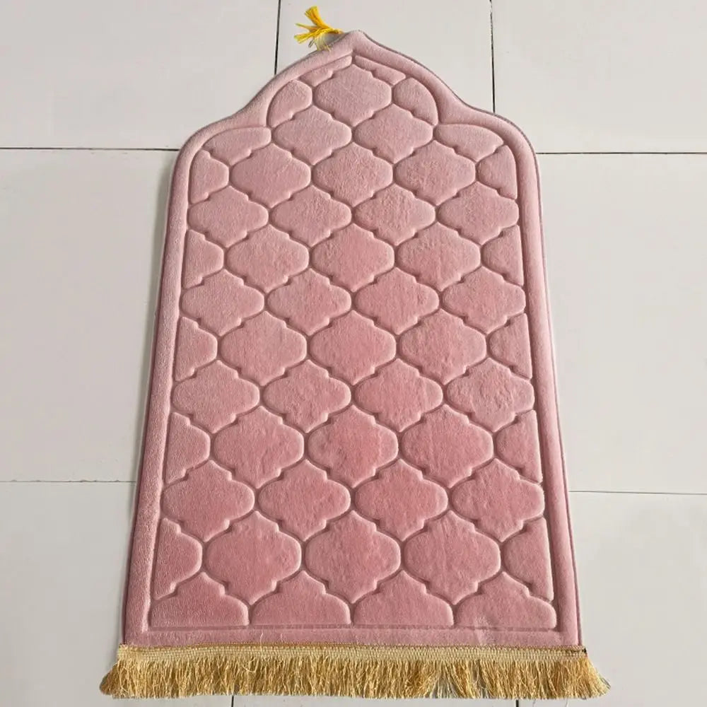 tapis géométrique moderne élégant vert clair bleu marine rouge rose gris clair franges dorées