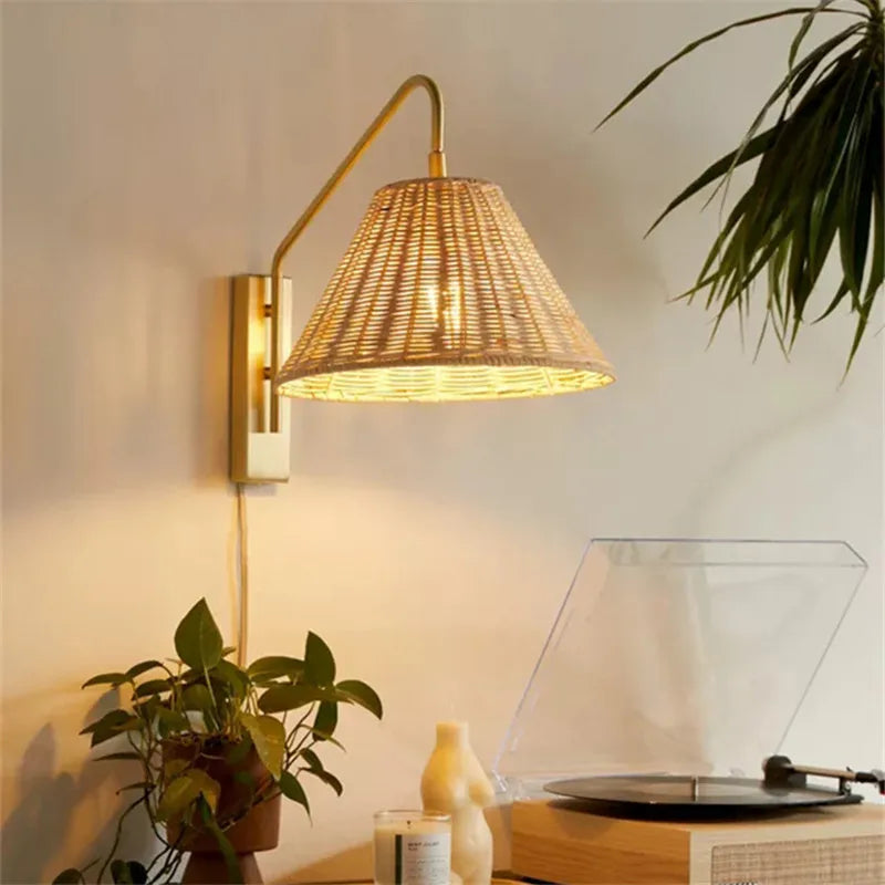lampe murale moderne tissée rotin beige clair éclairage quotidien fixée mur câble électrique