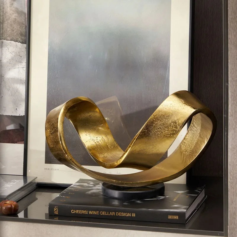 sculpture moderne dorée résine lisse brillante contemporaine abstraite intérieur salon hall entrée decoration
