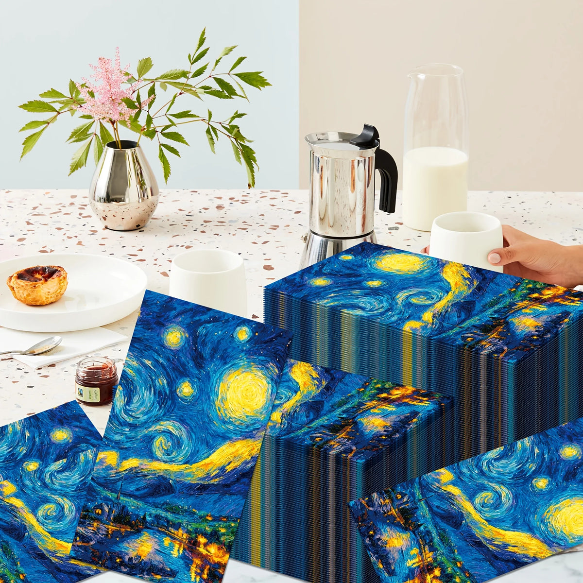 serviettes jetables bleu jaune noir motif van gogh nuit étoile pliées dépliées festive artísticas