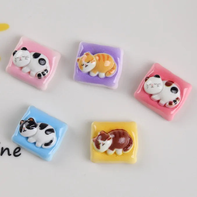 bijoux kawaii chats colorés cartoon modernes 20 30mm blanc bleu orange rose jaune
