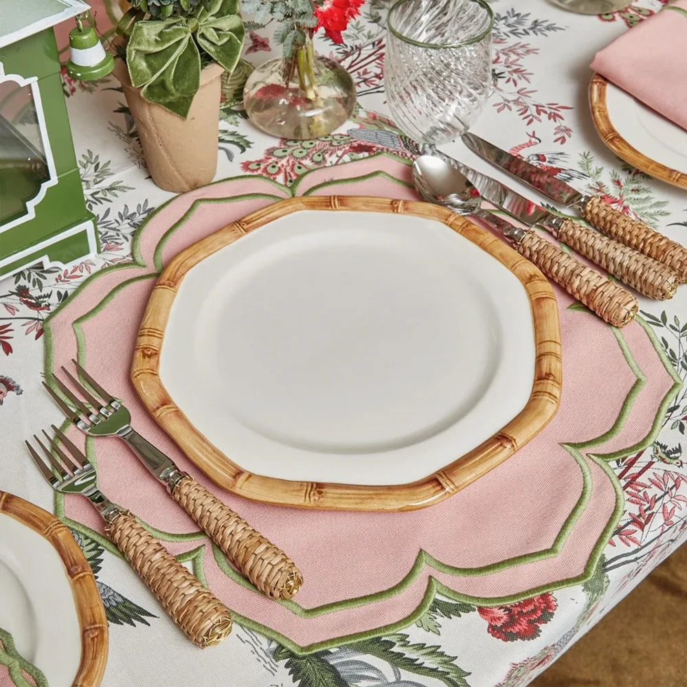 serviettes table carrées coton lin brodé motif floral rose clair vert classiques