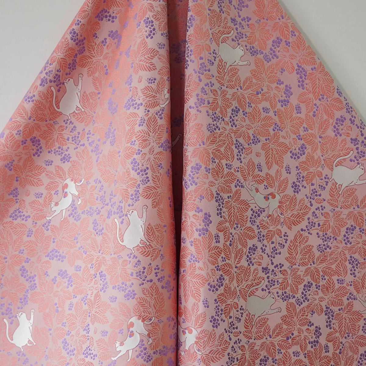 tissu imprimé rose feuilles chats polyester couture vêtements accessoires décoration floral opacité