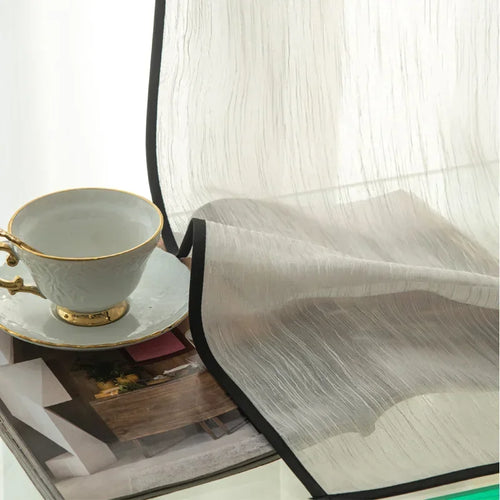 rideau voile blanc transparent moderne rayures fines ruban noir salon chambre