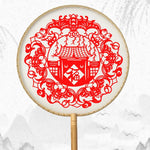 éventail artisanal traditionnel motifs floraux géométriques poignée bois pompon rouge soie tissée opacité festive