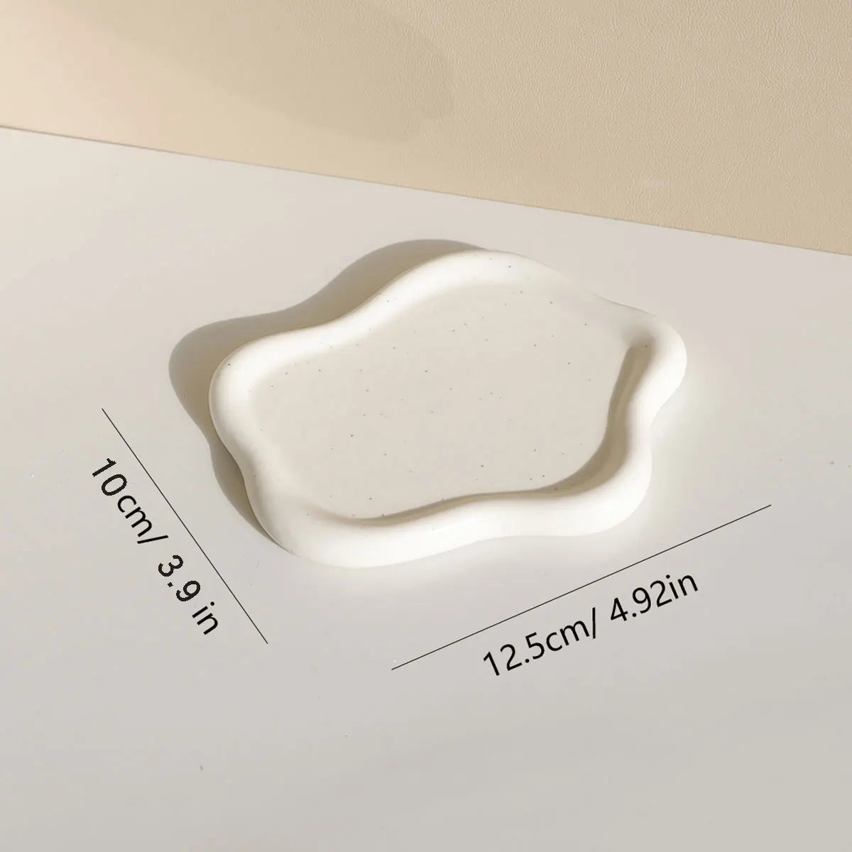 support bijoux argenté moderne plateau lisse brillant rangement clés ornement
