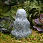 statue méditation femme sphère gris blanche pierreuse sculptée spirituelle intérieure décoration maison