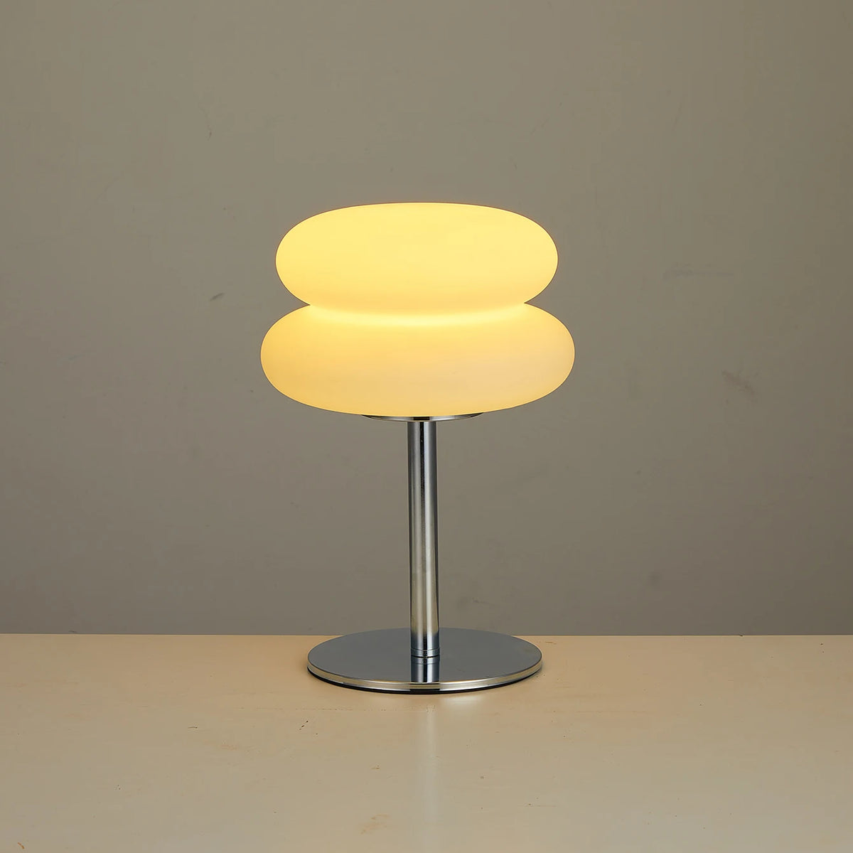 lampe chevet moderne minimaliste blanc argenté éclairage jaune niveaux luminosité usb led