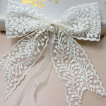 nœuds décoration rideau dentelle motif floral transparent romantique vintage blanc cassé éléments ruban