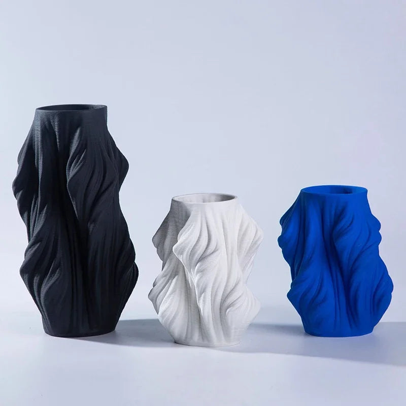 Vase contemporain porcelaine blanche noire bleue plissé moderne simple decoration table