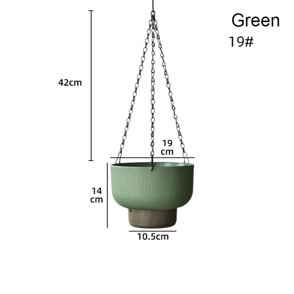 pots plante suspendus auto arrosants rayures verticales chaînes métalliques blanc vert gris moderne
