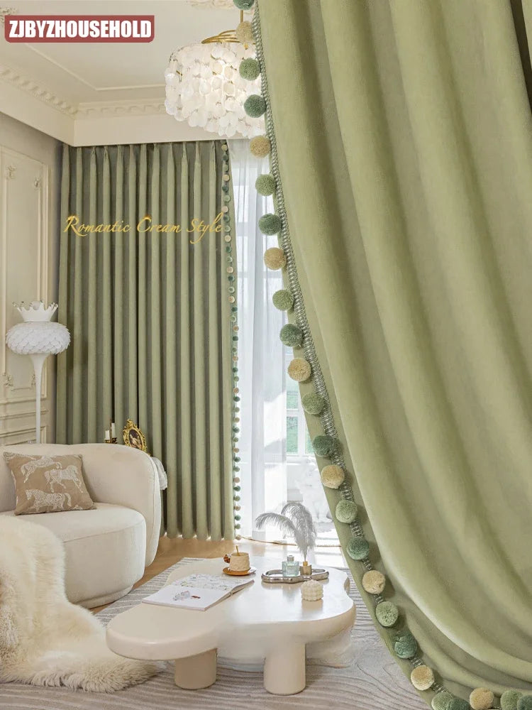 rideau vert clair rayures verticales moderne opacité pompons fenêtre chambre enfantshôtel