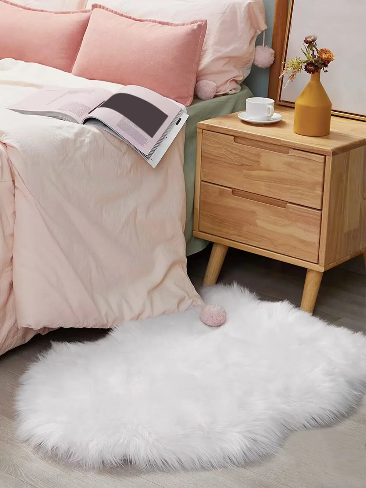 tapis acrylique blanc rose beige poilu duveteux decoratif scandinave intérieur