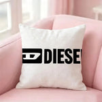 housse coussin blanche peluche courte logo noir canapé salon décoration intérieure moderne coton