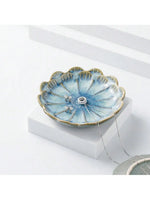 assiettes bijoux rose bleu vert rayures concentriques bordure dorée moderne élégantes rangement exposition