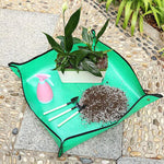 ensemble jardinage outils pelle houe brosse sac semis arrosoir pot fleurs vert noir moderne