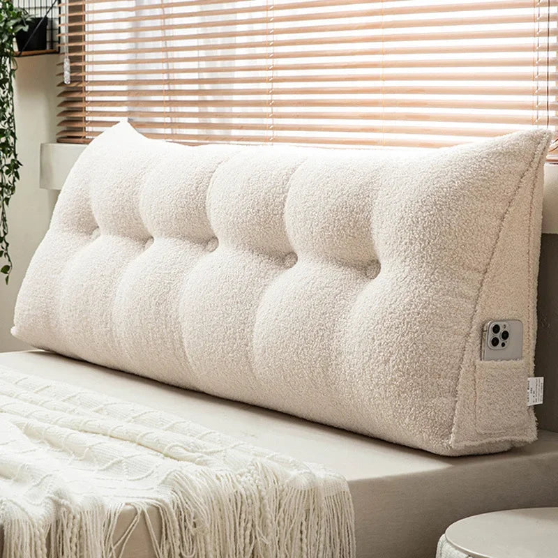 grand oreiller lit rectangulaire beige clair doux moelleux boutons décoratifs