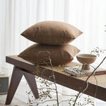 housse coussin marron clair texture lin moderne 45x45cm respectueux environnement nordique maison hospitalière