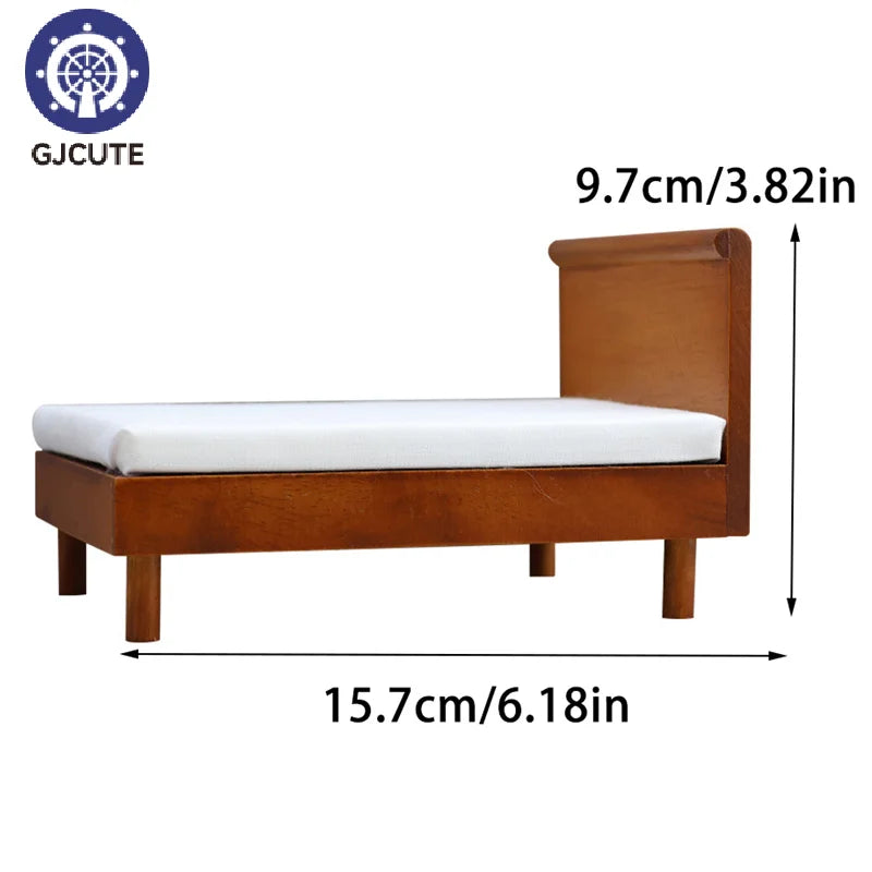 lit miniature classique bois marron clair matelas tête lit tissu uni blanc chambre poupée