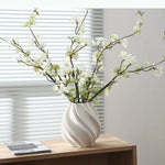 vase céramique blanc rayures ondulées moderne décoration intérieur plissé tridimensionnel transparent table