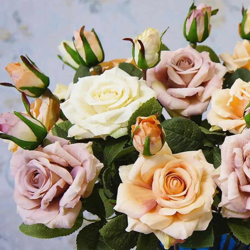 décoration extérieure bouquet roses artificielles feuilles vertes mariage anniversaire baby shower réaliste