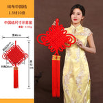 guirlande traditionnelle chinoise tissée artisanale rouge motifs géométriques pompon ruban doré festive printemps