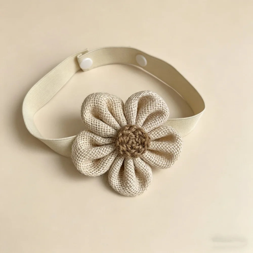 accessoire fenêtre fleurs crochet tissu texturé clips beige marron clair decoratif artisanal