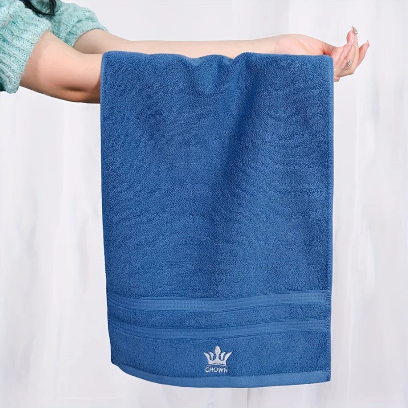 serviettes coton brodées bleu marine gris clair absorbantes douces moderne