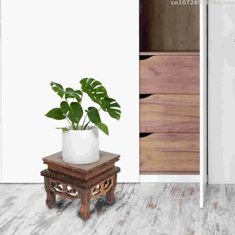 support plante bois sculpté marron foncé gravures décoratives classique artisanalintérieur décoration maison