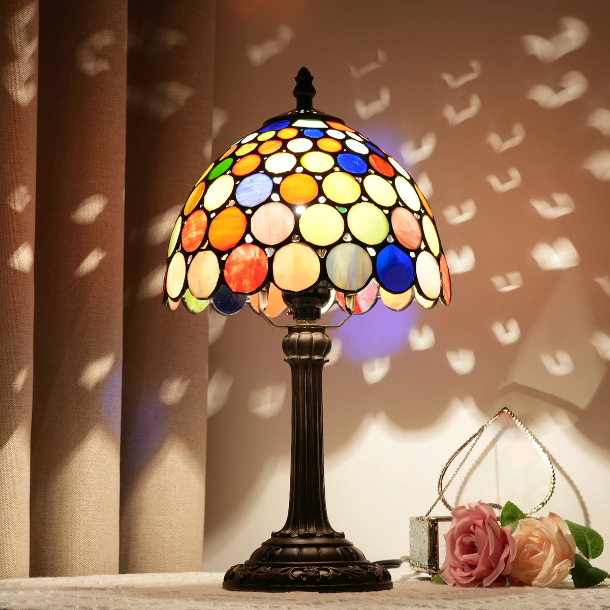 lampe table tiffany multicolore vitrail opaleuse traditionnelle allumée facilement chambre salon