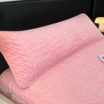 coussin long rectangulaire blanc gris bleu rose violet motif géométrique moderne lit chambre