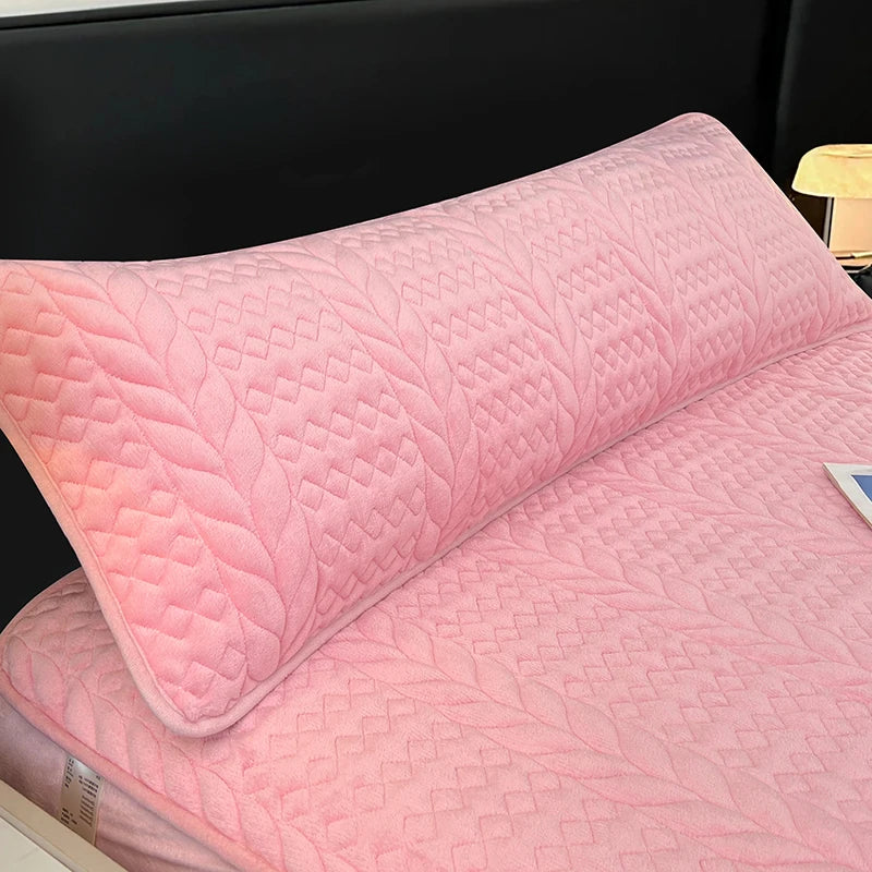 coussin long rectangulaire blanc gris bleu rose violet motif géométrique moderne lit chambre