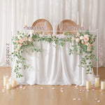 décoration romantique table mariage fleurs artificielles roses feuilles vertes bougies