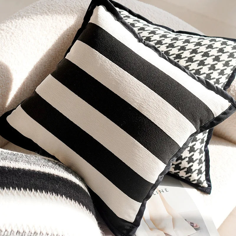 coussins oreillers moderne rayés blanc noir décor maison sergé fixations