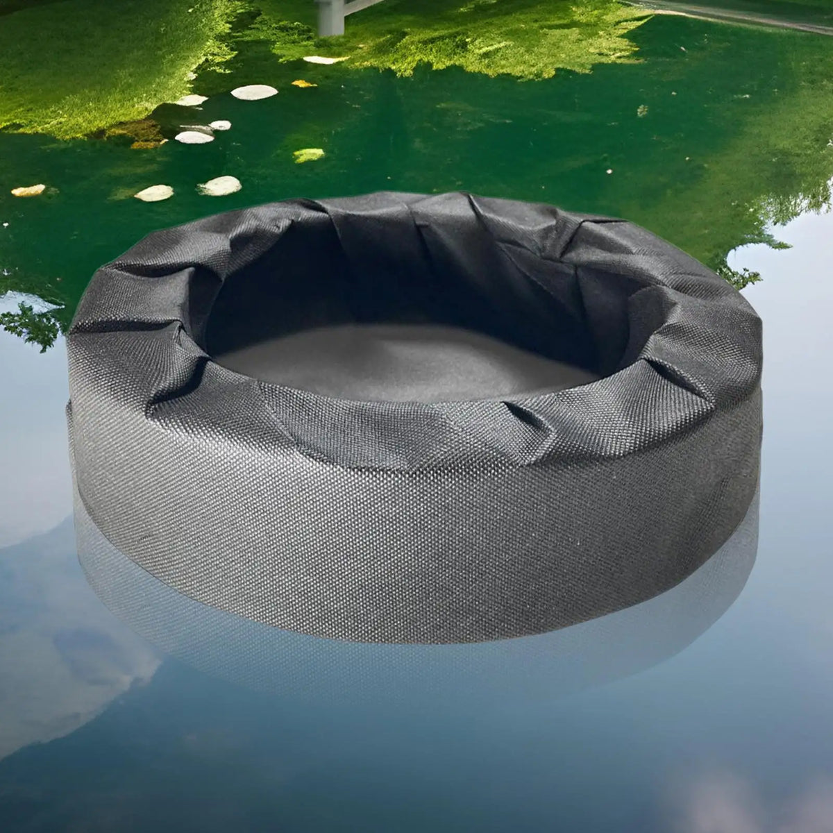 jardinière flottante tissu texturé pots noirs plantes aquatiques étang rustique naturel