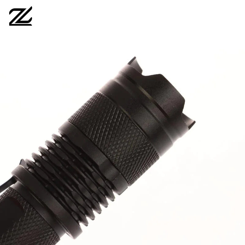lampe torche noire anti dérapante moderne clip certifiée