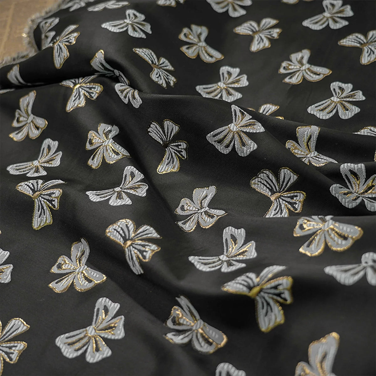 tissu polyester rose clair papillons doré noir moderne élégant coudre bricolage respectueux environnement Jacquard