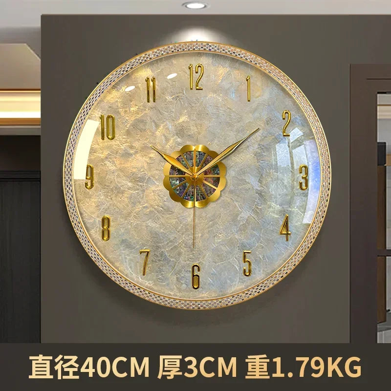 horloge murale moderne or blanc cassé marbre aiguille dorée transparente salon
