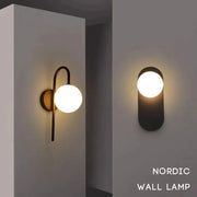 lampe murale dorée scandinave abatjour sphérique opale chambre moderne minimaliste