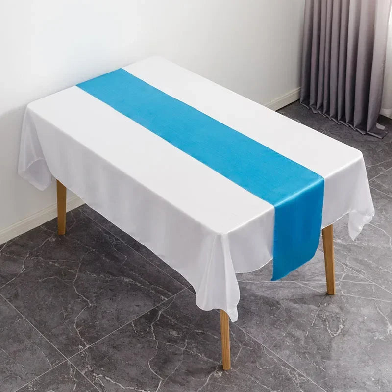 table chemin table uni moderne rouge blanc jaune doré bleu roi beigeclair opacité saisonmariages
