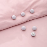 porte plaid peluche rose clair gris yeux fermés doux anti dérapant fixateur couette