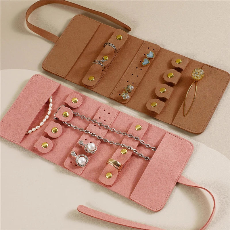 Intérieur de la boîte à bijoux avec simili cuir et organisation