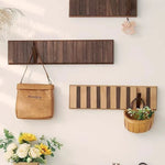 Porte-manteau mural design en bois multifonctionnel dans une entrée