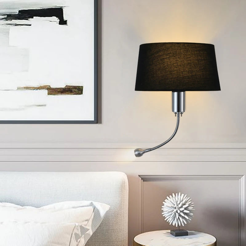lampe murale moderne abatjour tissu texturé beige clair noir minimaliste fixée mur chambre coucher