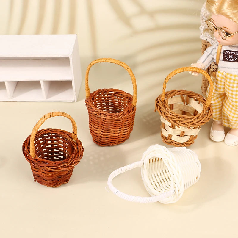 panier tressé marron clair traditionnel poignée jeu enfant imitation maison poupée accessoire nature animaux