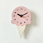 horloge murale forme glace rose blanc marron chiffres noirs deco enfantine originale