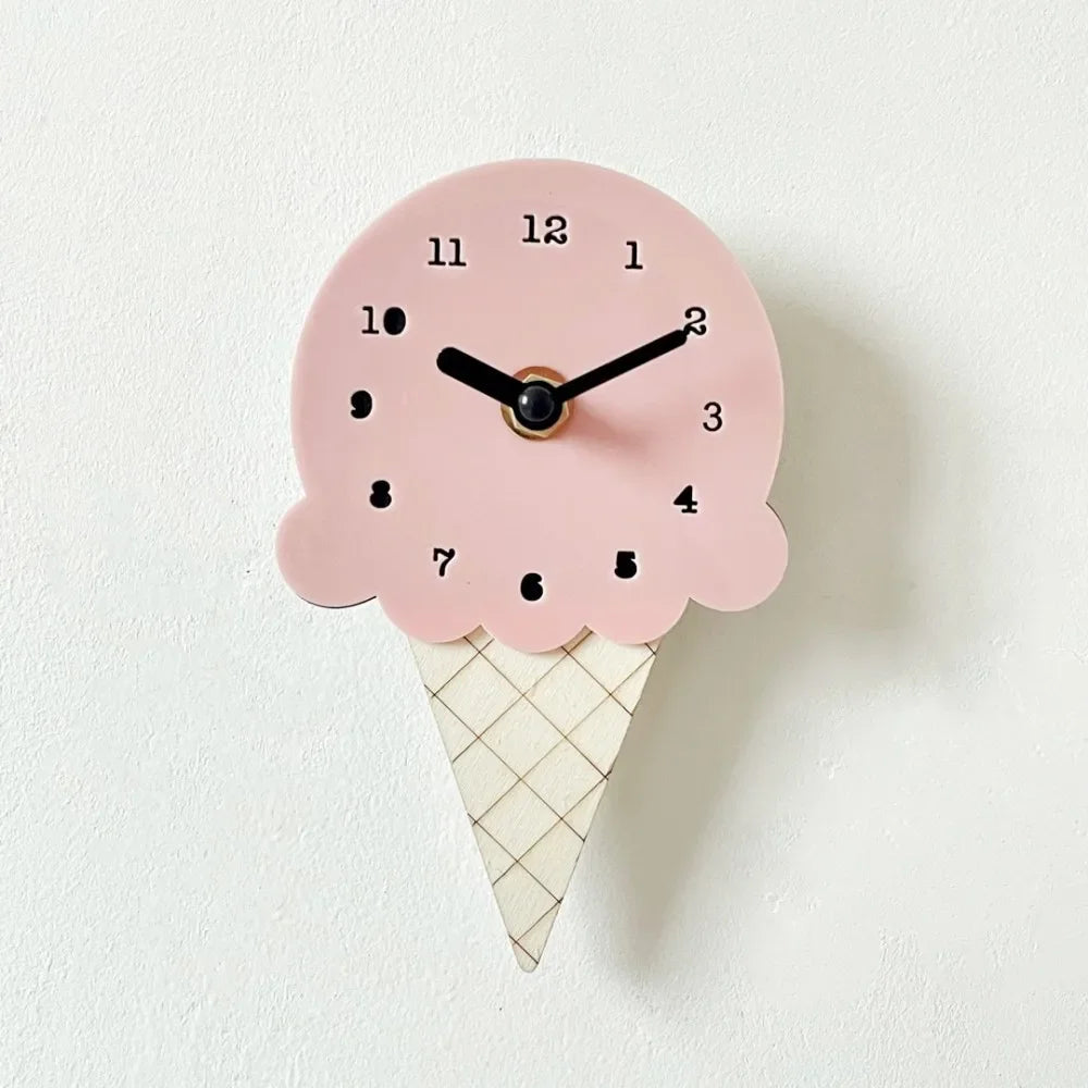 horloge murale forme glace rose blanc marron chiffres noirs deco enfantine originale