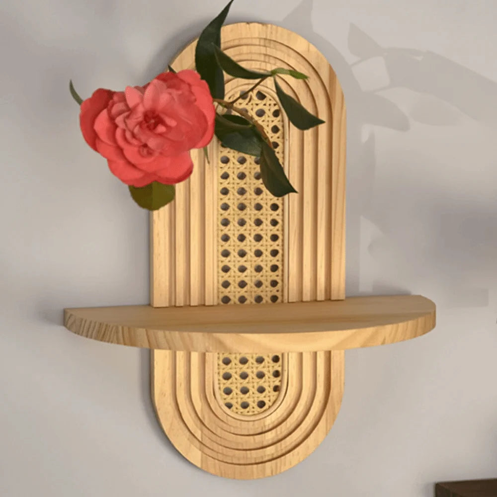étagère murale bois naturel vintage géométrique cercles concentriques plante artificielle vase coquillage décoration intérieure