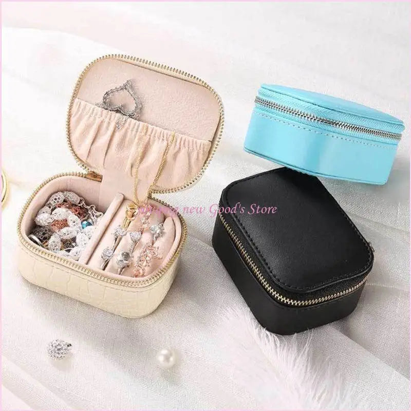 boîte bijoux moderne croco beige bleu noir fermeture glissière bracelet boucles d'oreilles bague collier